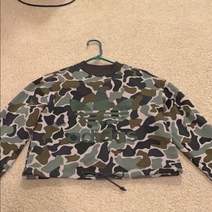 🔋camo cropped adidas hoodie🔋size small